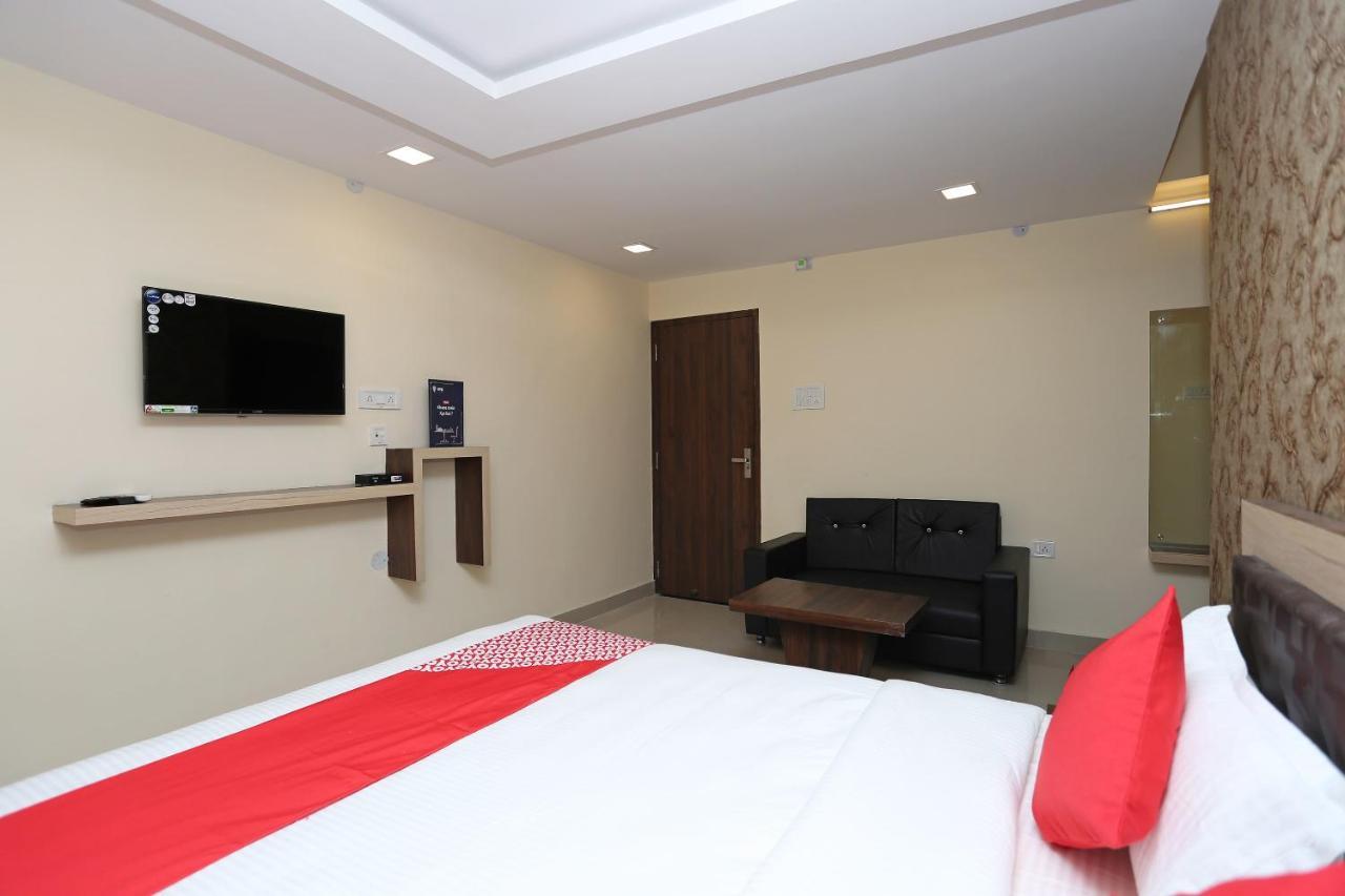 ג'משדפור Oyo Flagship 11549 Crystal Inn מראה חיצוני תמונה